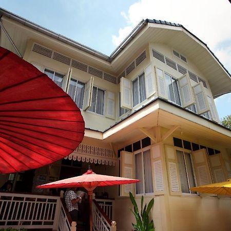 Baan Dinso Hostel Банкок Екстериор снимка