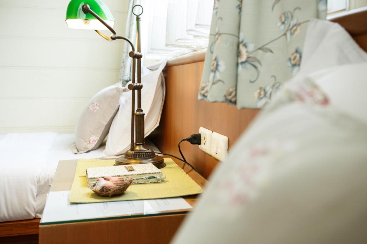 Baan Dinso Hostel Банкок Екстериор снимка