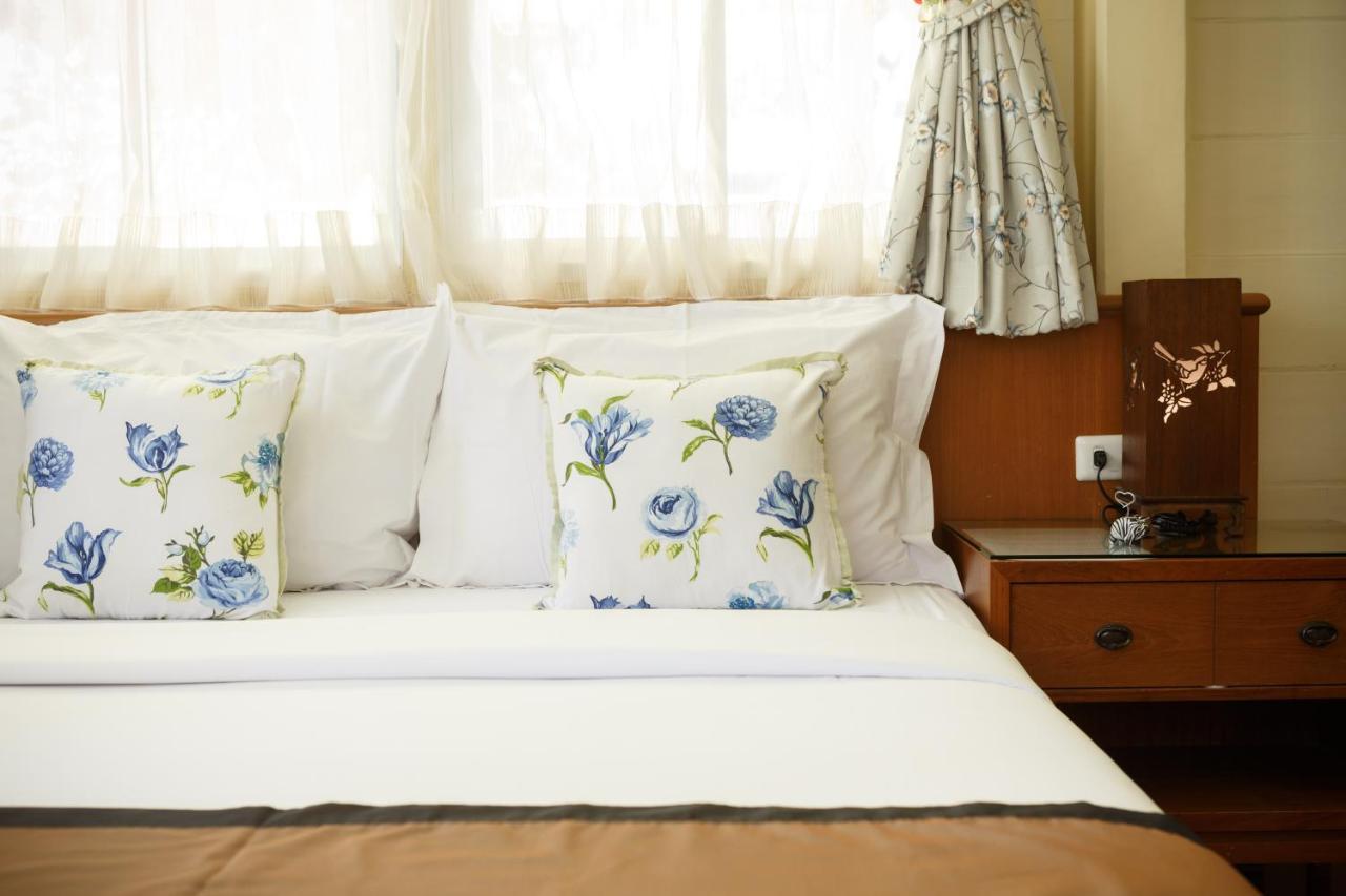 Baan Dinso Hostel Банкок Екстериор снимка