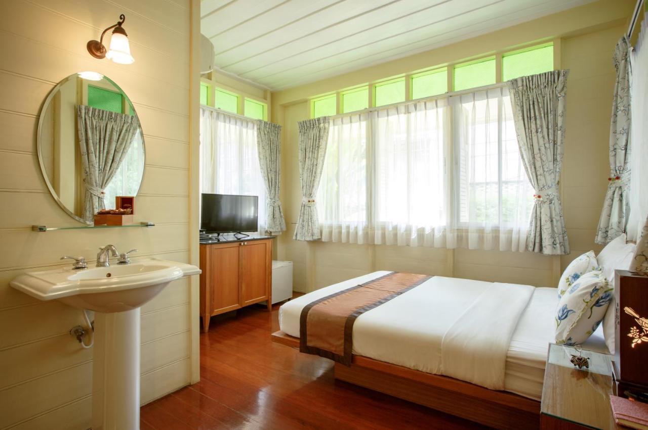 Baan Dinso Hostel Банкок Екстериор снимка