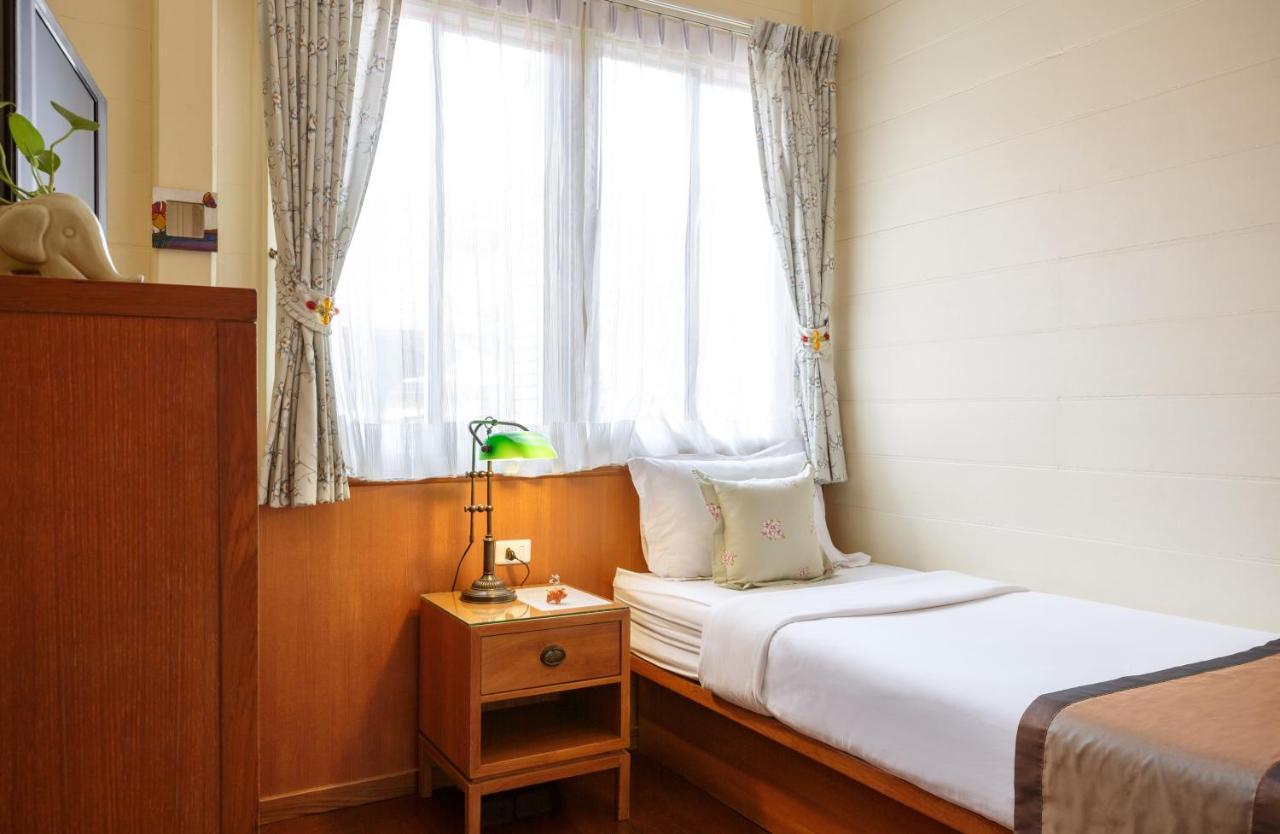 Baan Dinso Hostel Банкок Екстериор снимка