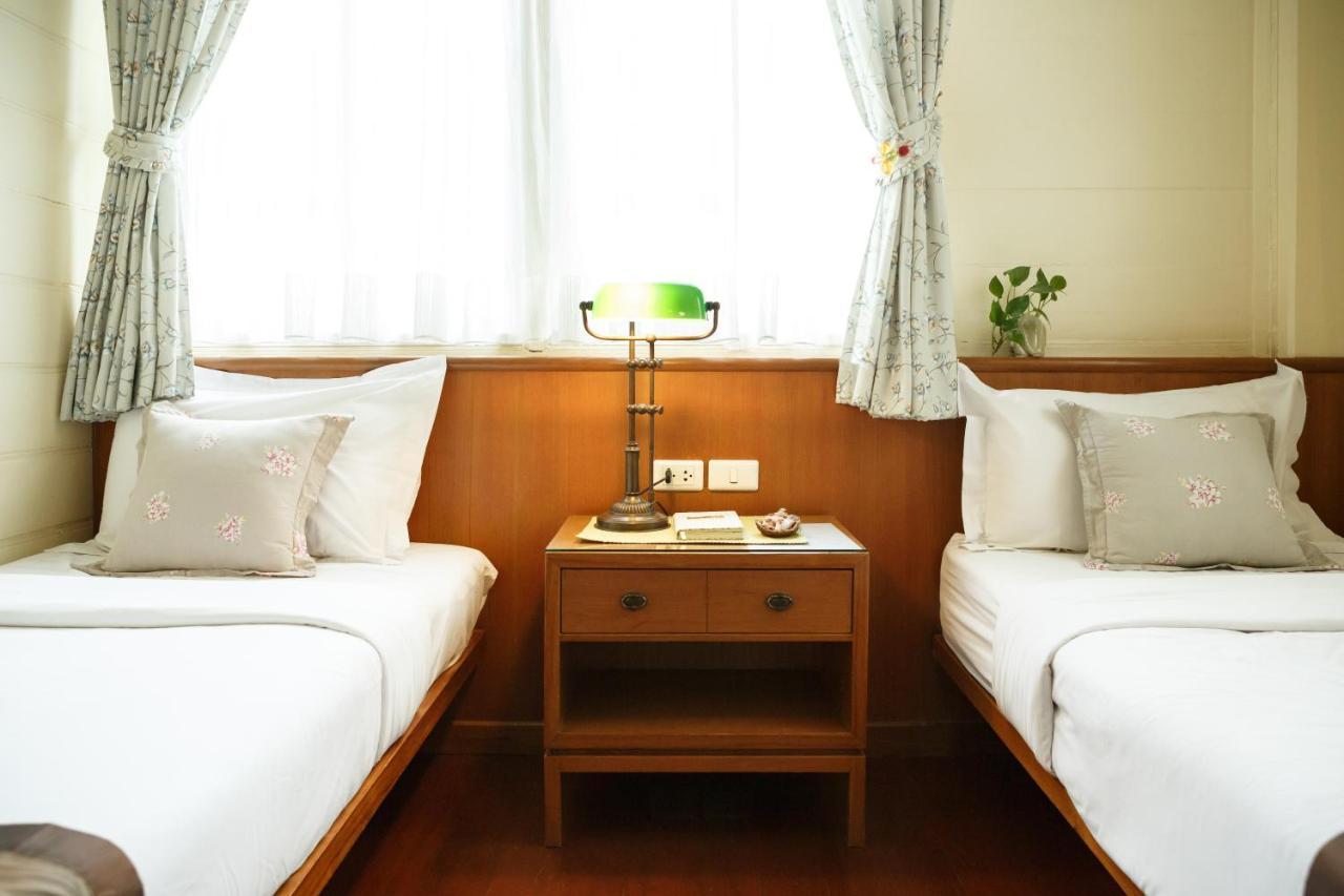 Baan Dinso Hostel Банкок Екстериор снимка