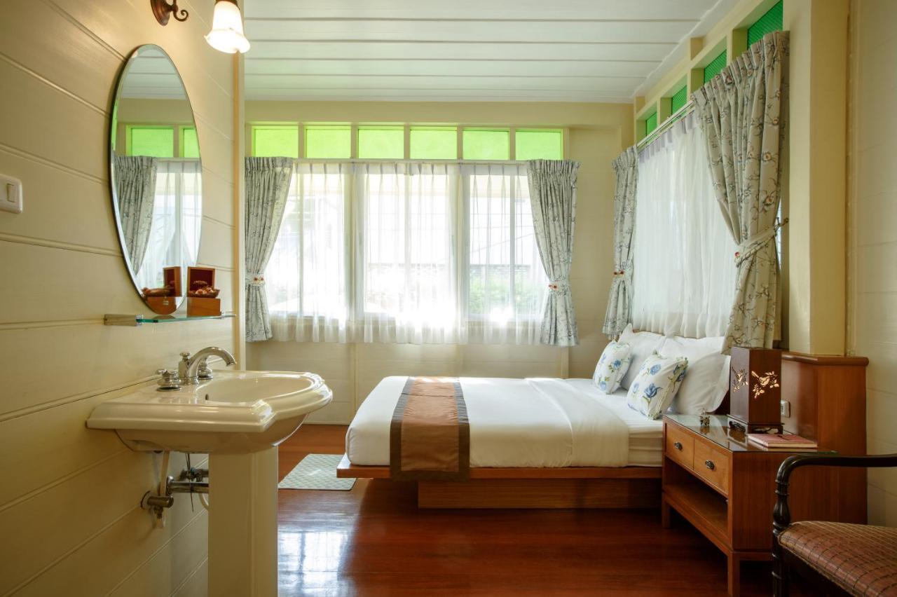 Baan Dinso Hostel Банкок Екстериор снимка