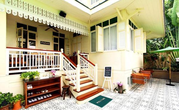 Baan Dinso Hostel Банкок Екстериор снимка