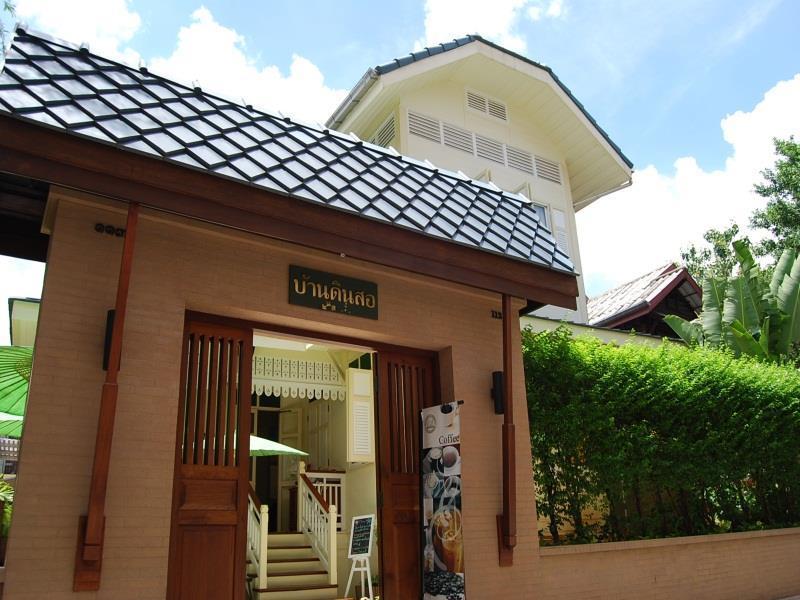Baan Dinso Hostel Банкок Екстериор снимка