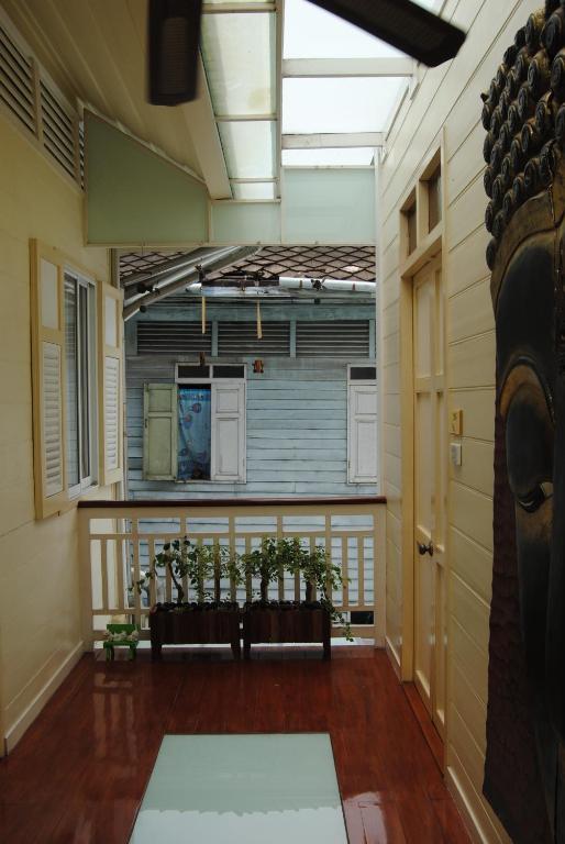Baan Dinso Hostel Банкок Екстериор снимка