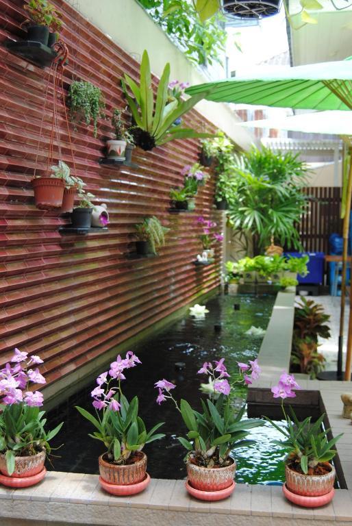 Baan Dinso Hostel Банкок Екстериор снимка