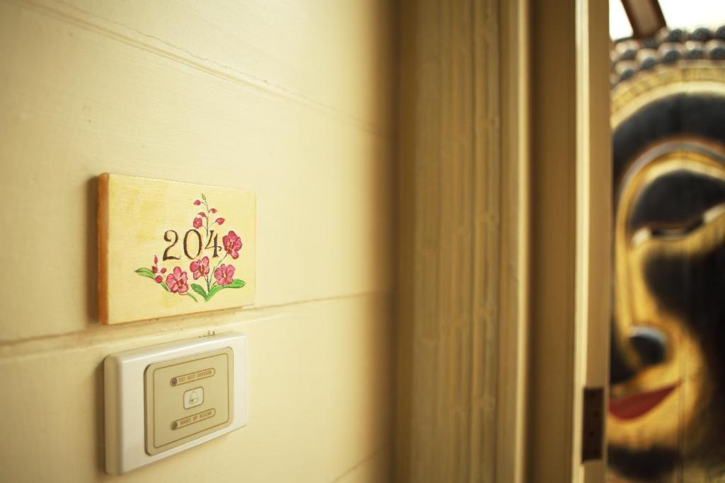 Baan Dinso Hostel Банкок Екстериор снимка