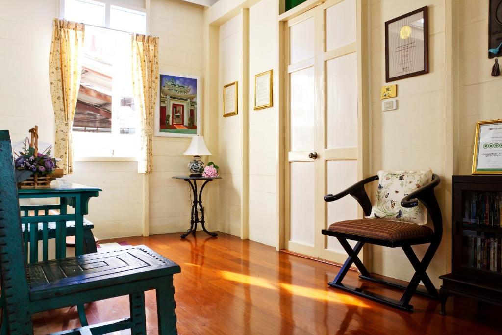 Baan Dinso Hostel Банкок Екстериор снимка