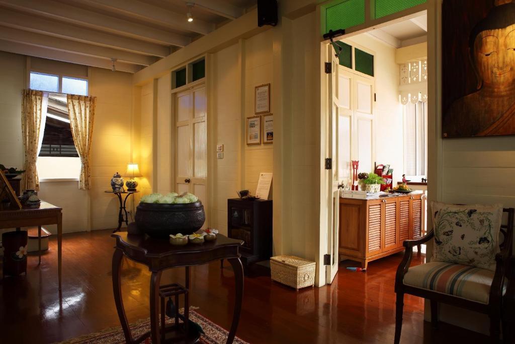 Baan Dinso Hostel Банкок Екстериор снимка