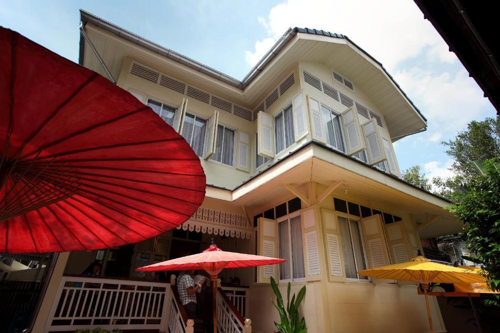 Baan Dinso Hostel Банкок Екстериор снимка