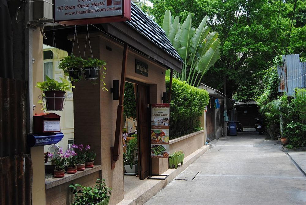 Baan Dinso Hostel Банкок Екстериор снимка